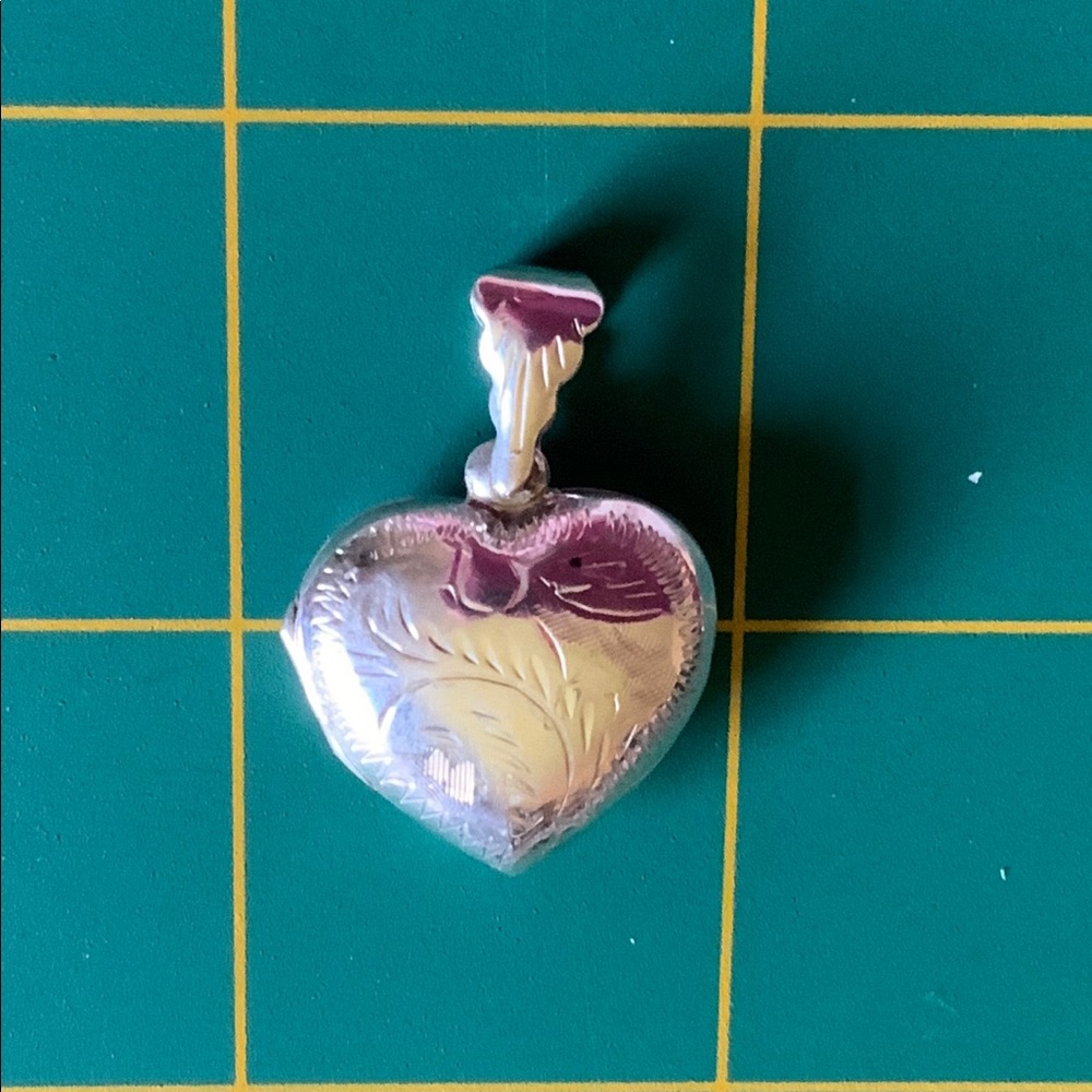 Sterling Silver heart locket - Picture 9 of 10